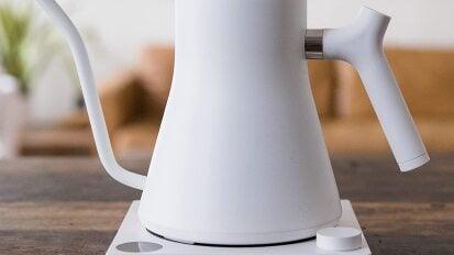 White kettle on square base